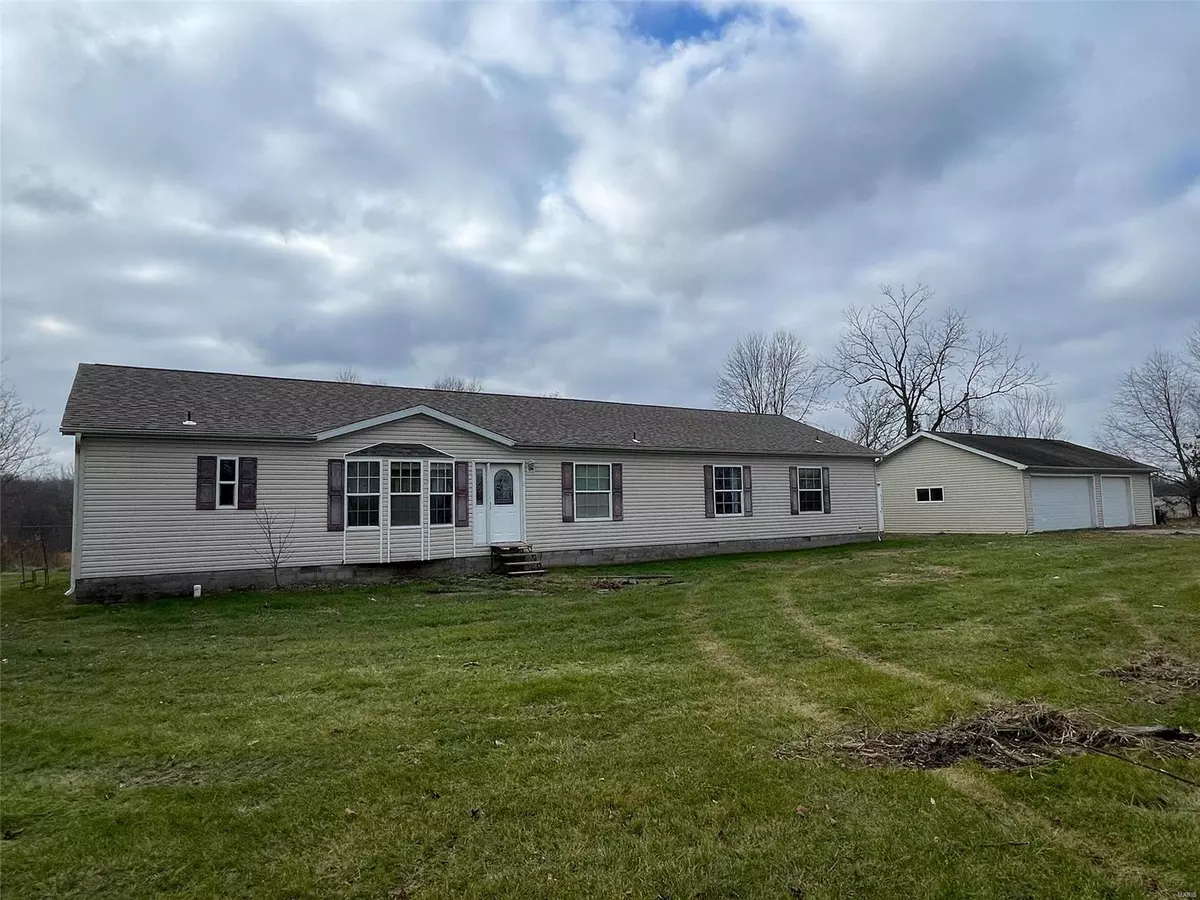 Kinmundy, IL 62854,9100 Kinlou RD