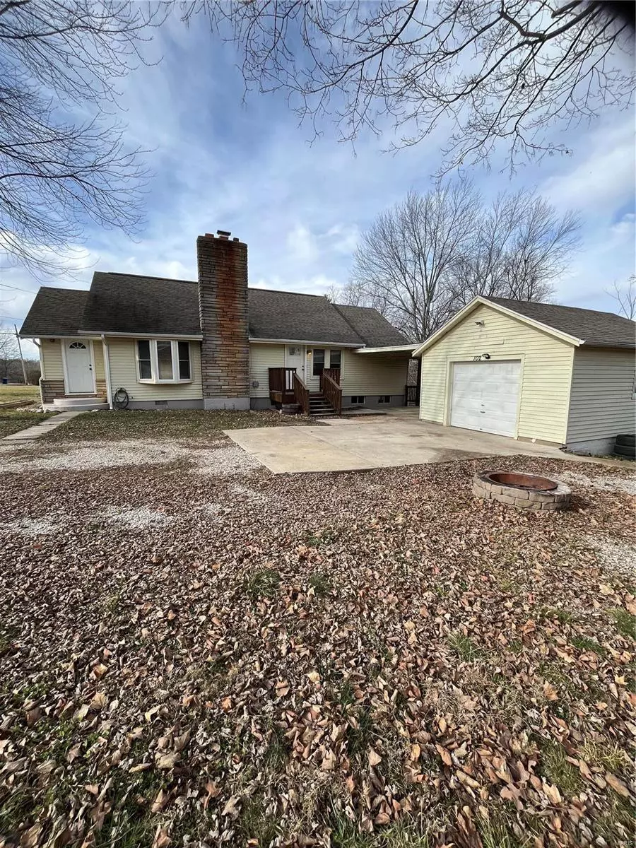 Dixon, MO 65459,102 Redbud RD