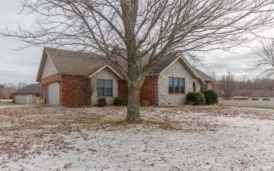 2207 Cherry Blossom-2 CIR, Lebanon, MO 65536