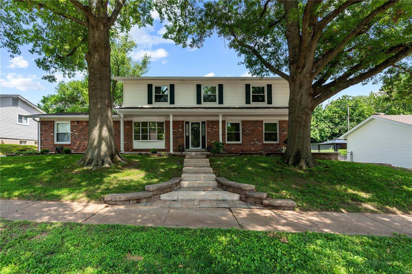 964 Fernway LN, St Louis, MO 63141