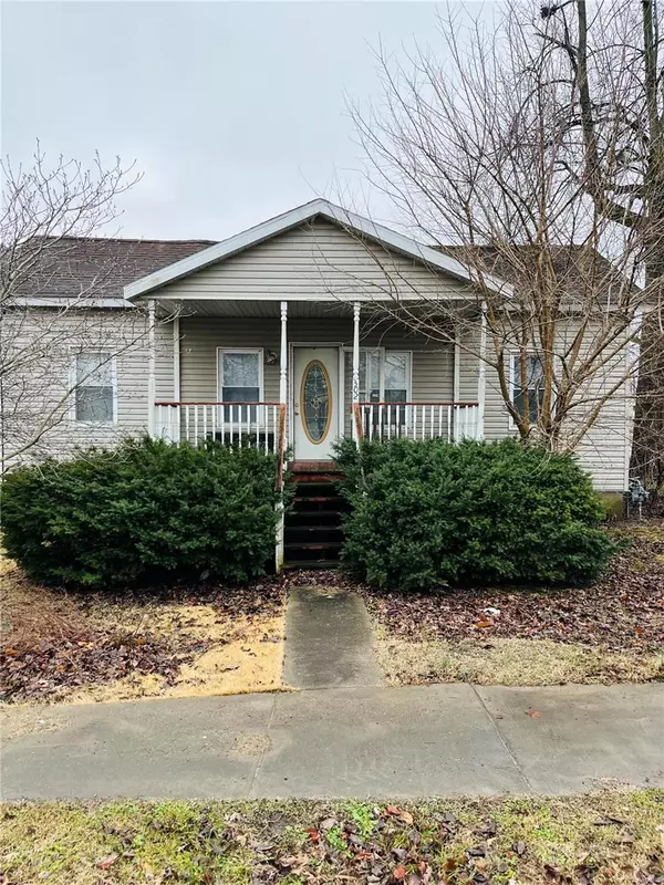 302 E Main ST, Ava, IL 62907