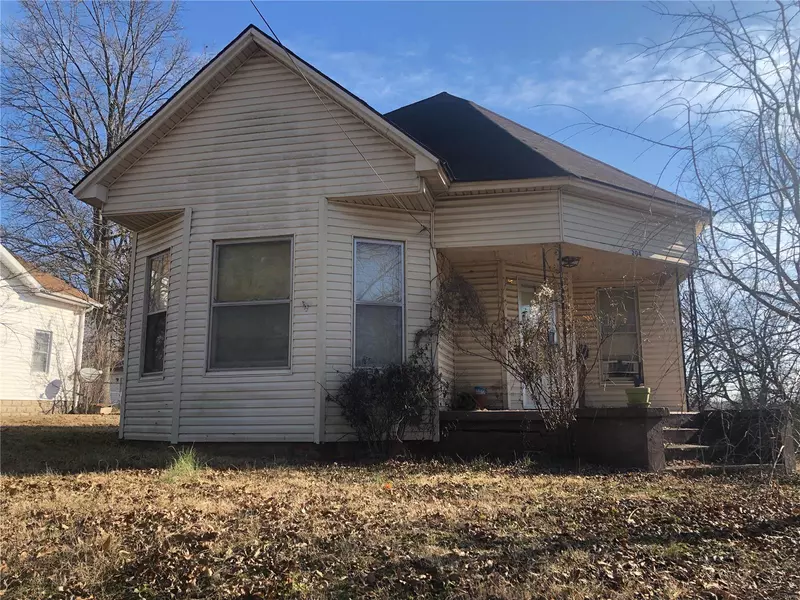 204 Charles AVE, Scott City, MO 63780