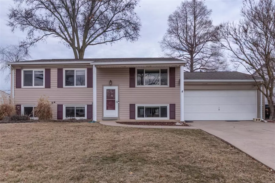 11975 Hollybrook Drive, Maryland Heights, MO 63043