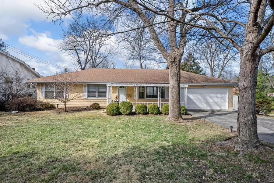 345 W Old Watson RD, Webster Groves, MO 63119