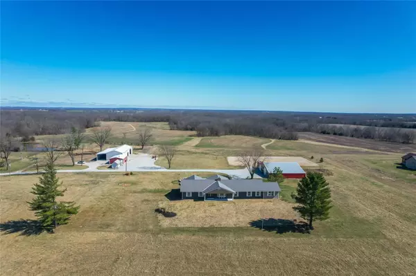 688 Stanek RD, Silex, MO 63377