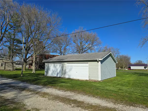 Witt, IL 62094,221 S 5th ST