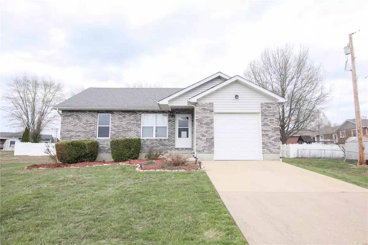 Cuba, MO 65453,501 Mulberry CT