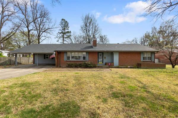 203 West Wakefield Avenue,  Sikeston,  MO 63801