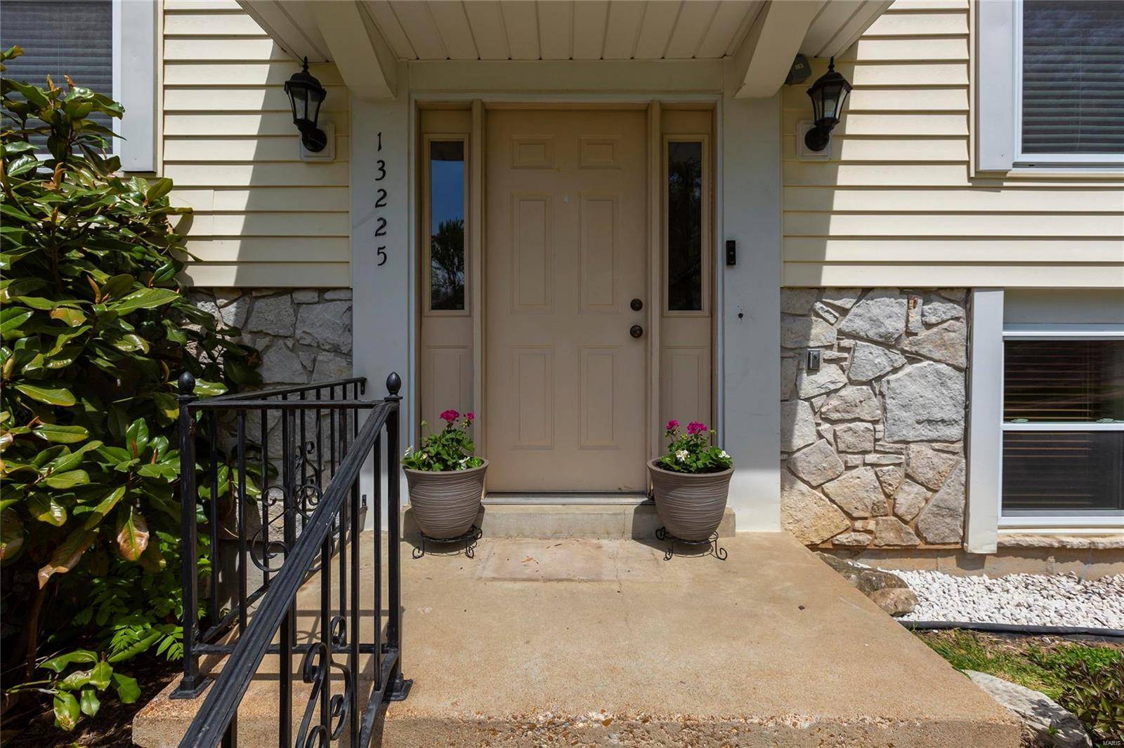 Des Peres, MO 63131,13225 Fairoyal DR
