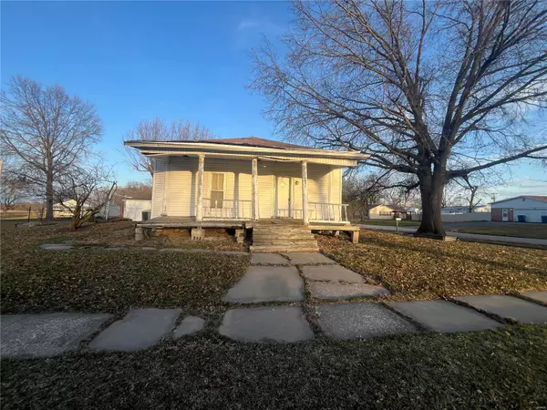 300 N 4th ST, La Belle, MO 63447