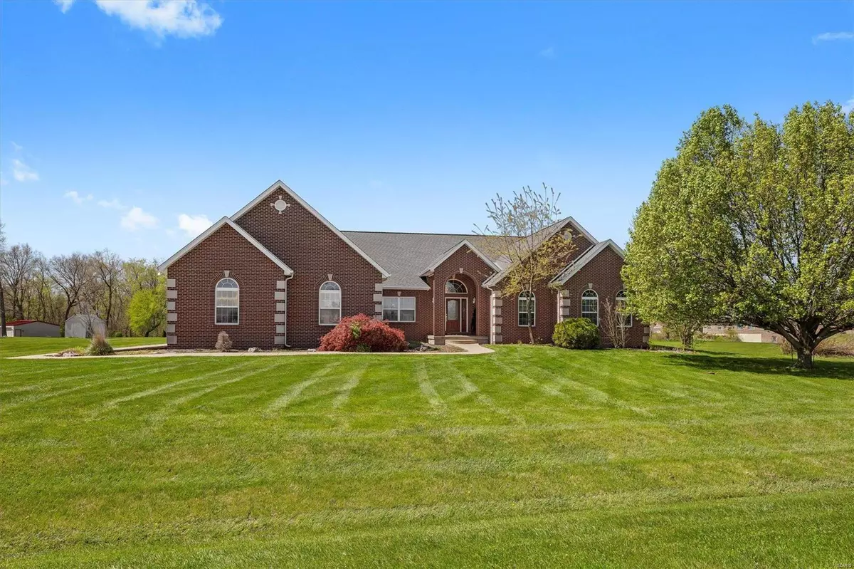 Highland, IL 62249,125 Blue Bell LN