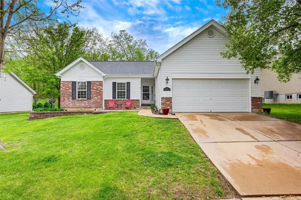 827 Silver Lake View DR, Pacific, MO 63069