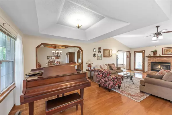 Lake St Louis, MO 63367,4 Sailmast CT