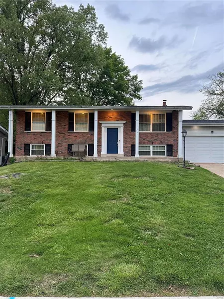 1121 Bromfield Terr, Manchester, MO 63021