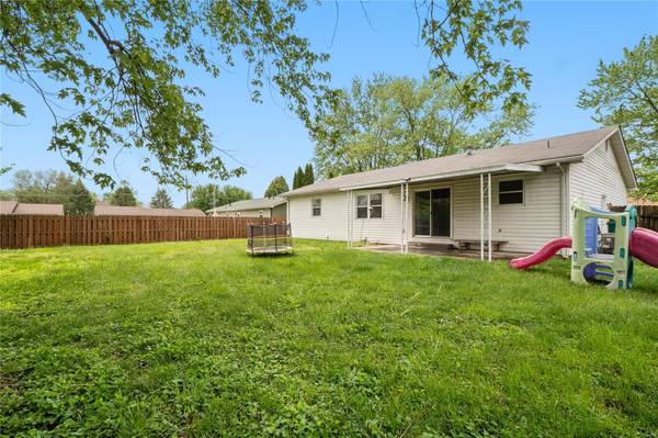 Fairview Heights, IL 62208,912 Coral DR