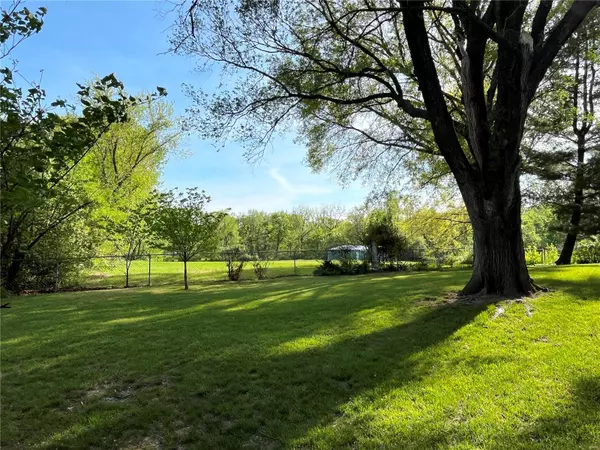 St Peters, MO 63376,1735 Country Acres DR