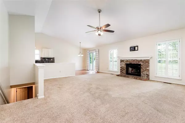 Pacific, MO 63069,929 Silver Lake View DR