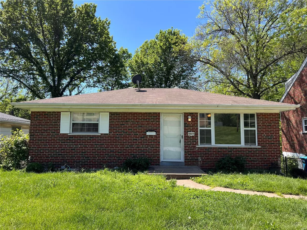 St Louis, MO 63121,8922 Marcella AVE