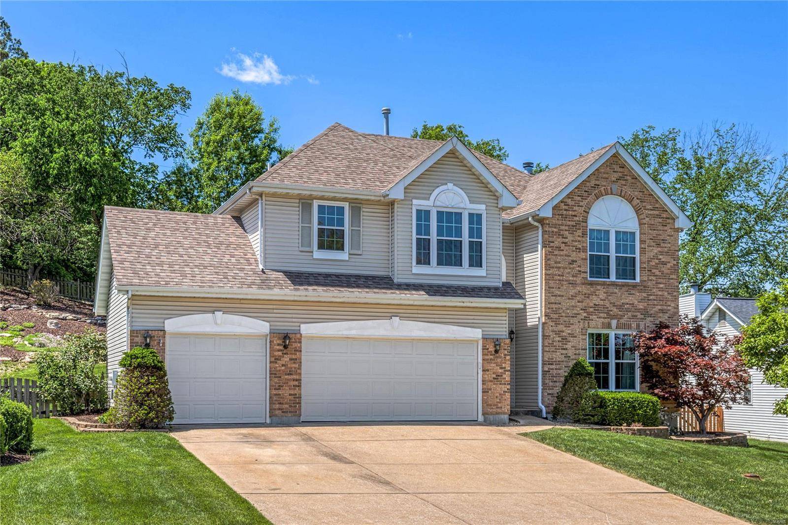 1527 Bent Oak Ridge DR, Fenton, MO 63026