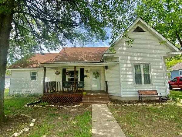 307 E Water ST, Wellsville, MO 63384