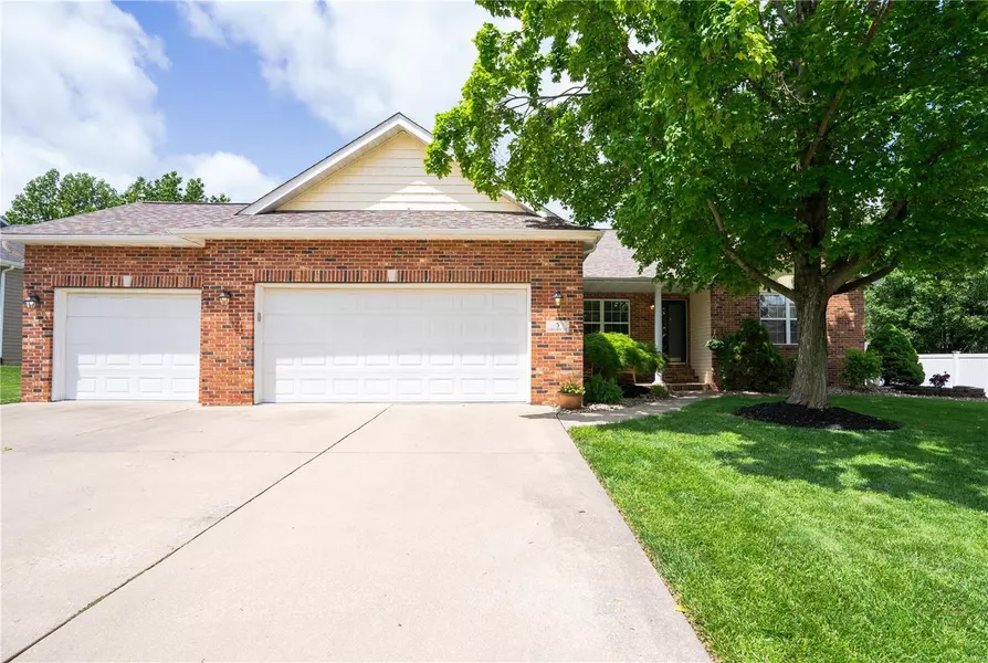 5 Lantern CT, Glen Carbon, IL 62034