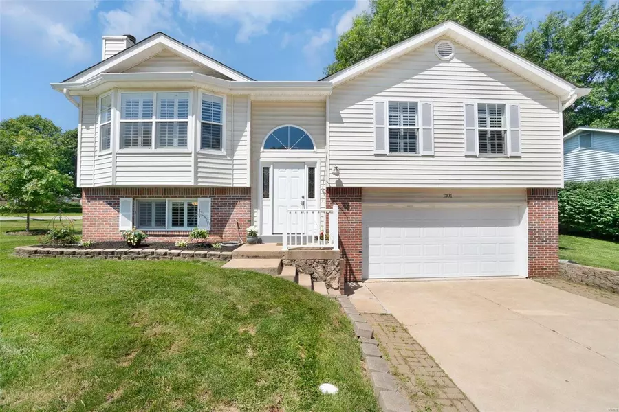 1201 Sandstone Terr, Lake St Louis, MO 63367