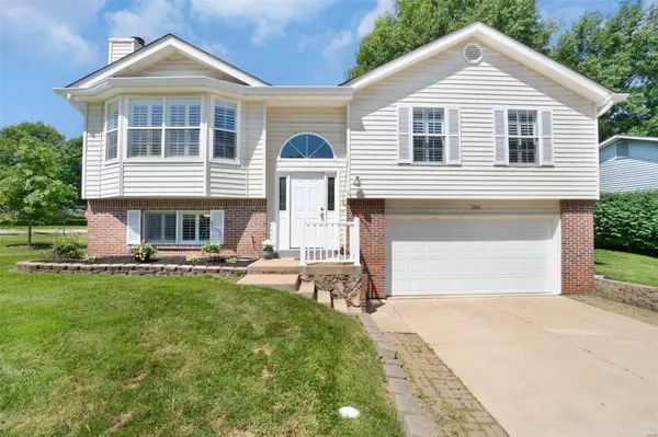 1201 Sandstone Terr, Lake St Louis, MO 63367