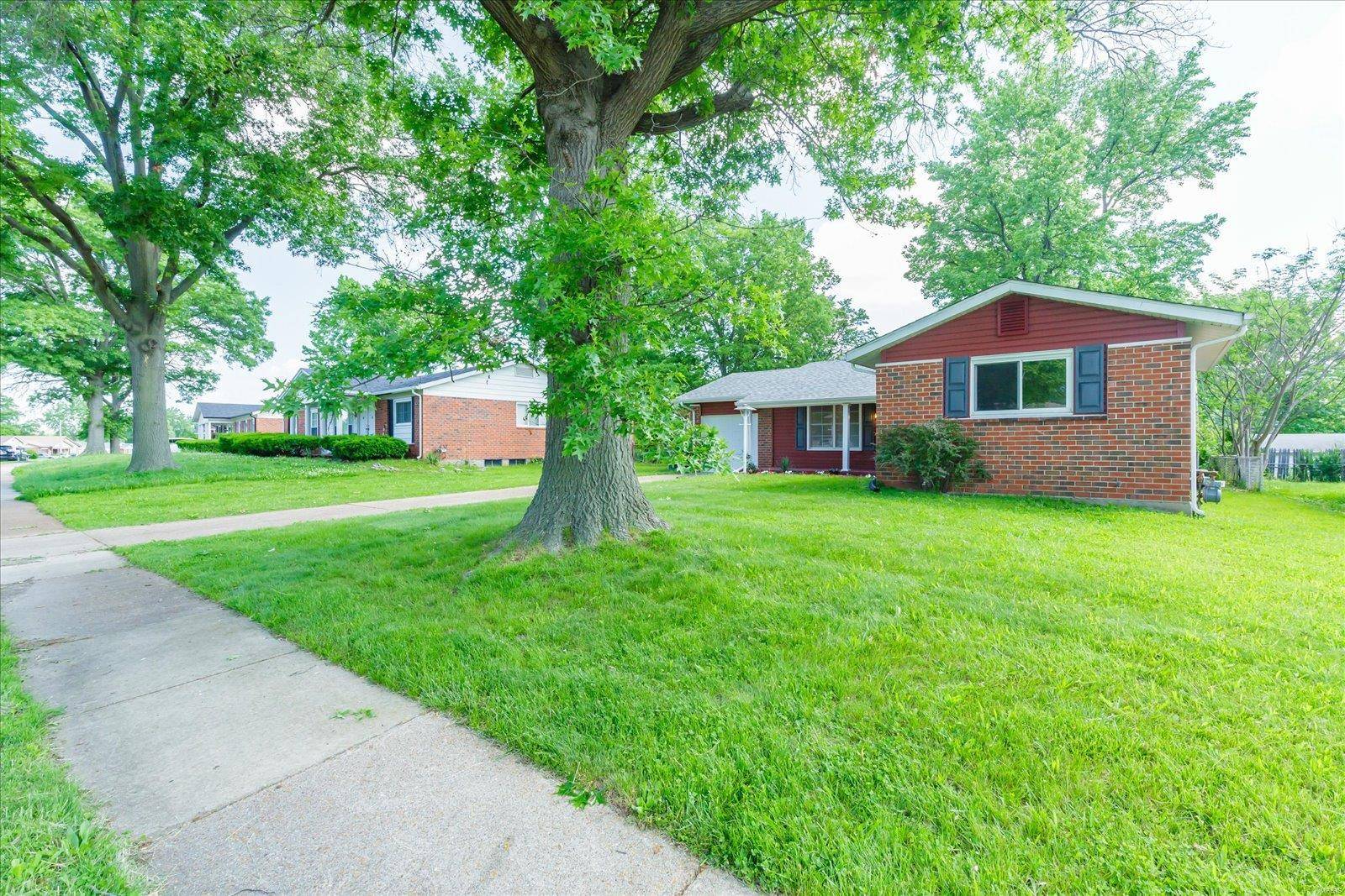 Florissant, MO 63033,2838 Westminster DR