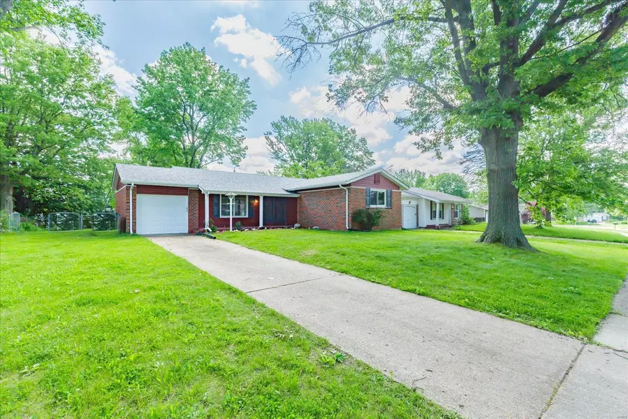 2838 Westminster DR, Florissant, MO 63033