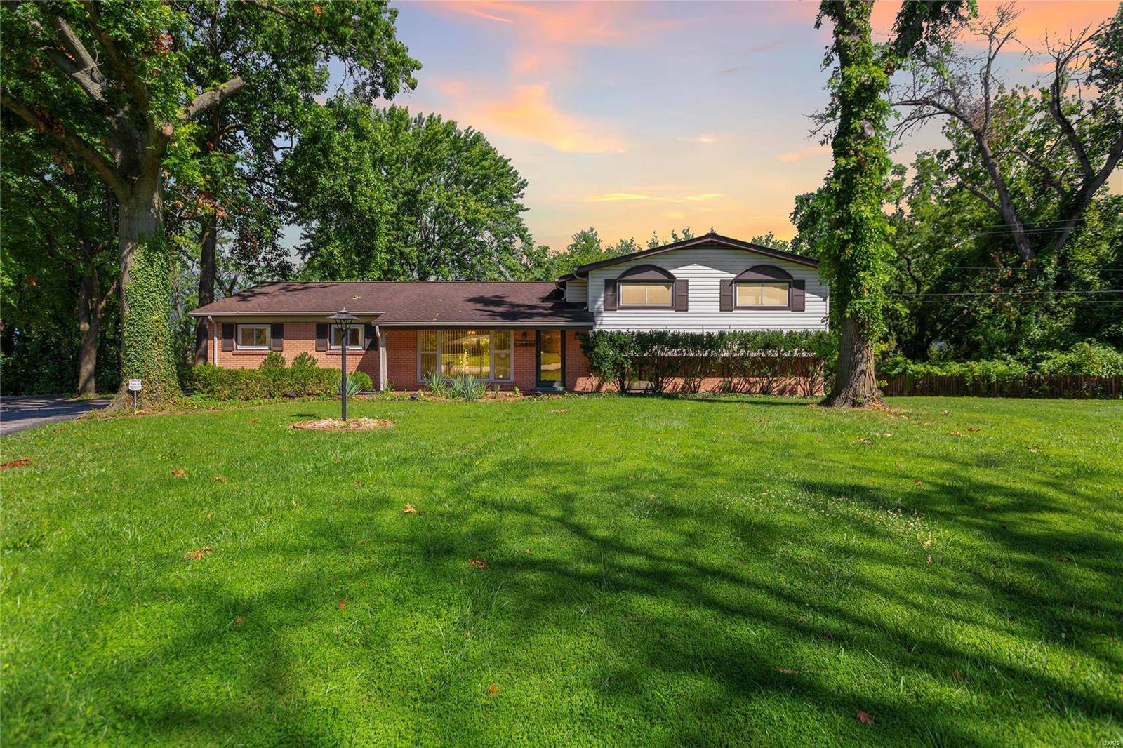 11977 Randy DR,  Creve Coeur,  MO 63141