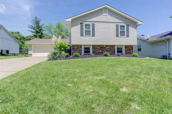 713 Greenridge LN, St Peters, MO 63376