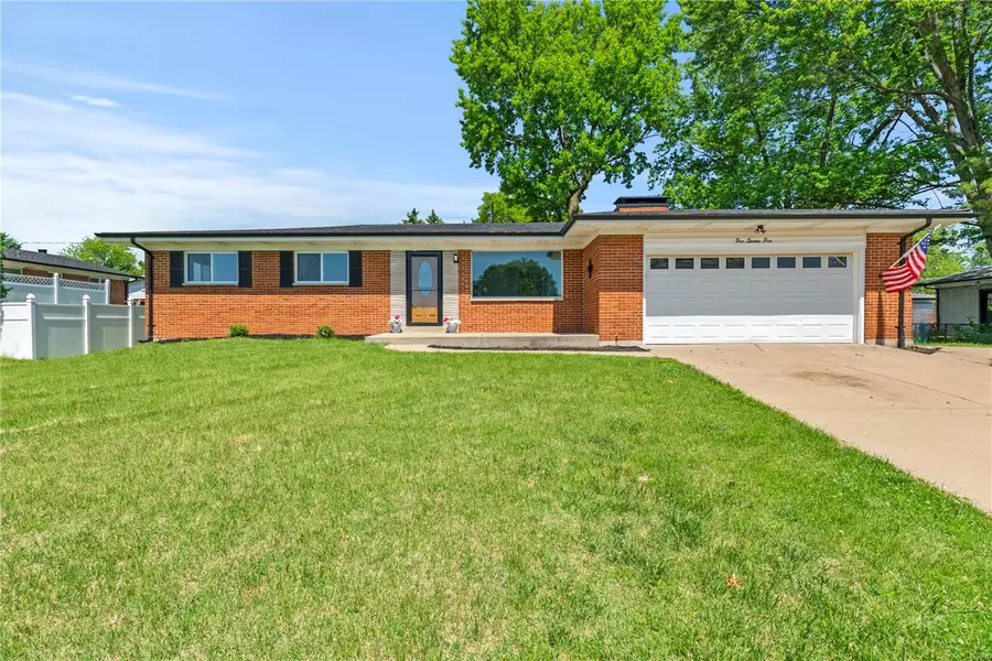 575 Shirley DR, Florissant, MO 63031