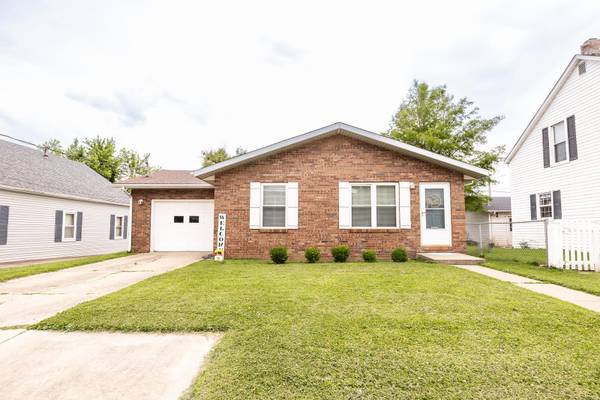 205 S Donk AVE,  Maryville,  IL 62062