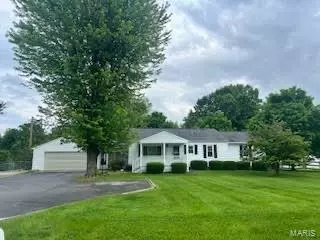 11508 Walshville TRL, Hillsboro, IL 62049