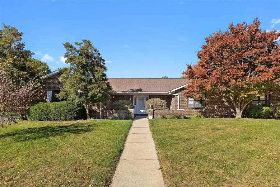 401 Hunters Glen, Belleville, IL 62220