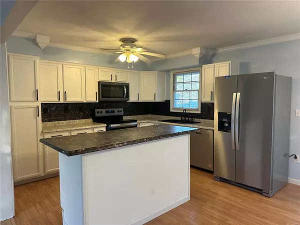 Hannibal, MO 63401,2 Surrey Hills