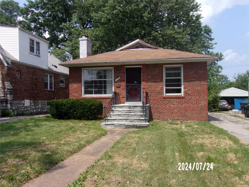 1633 Veronica AVE, St Louis, MO 63147