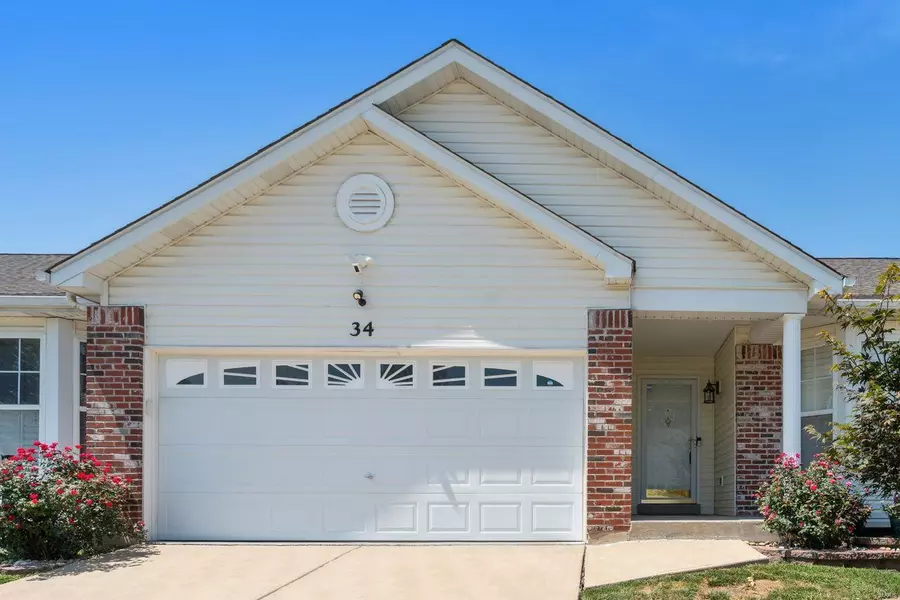 34 Twelve Oaks CT, St Peters, MO 63376