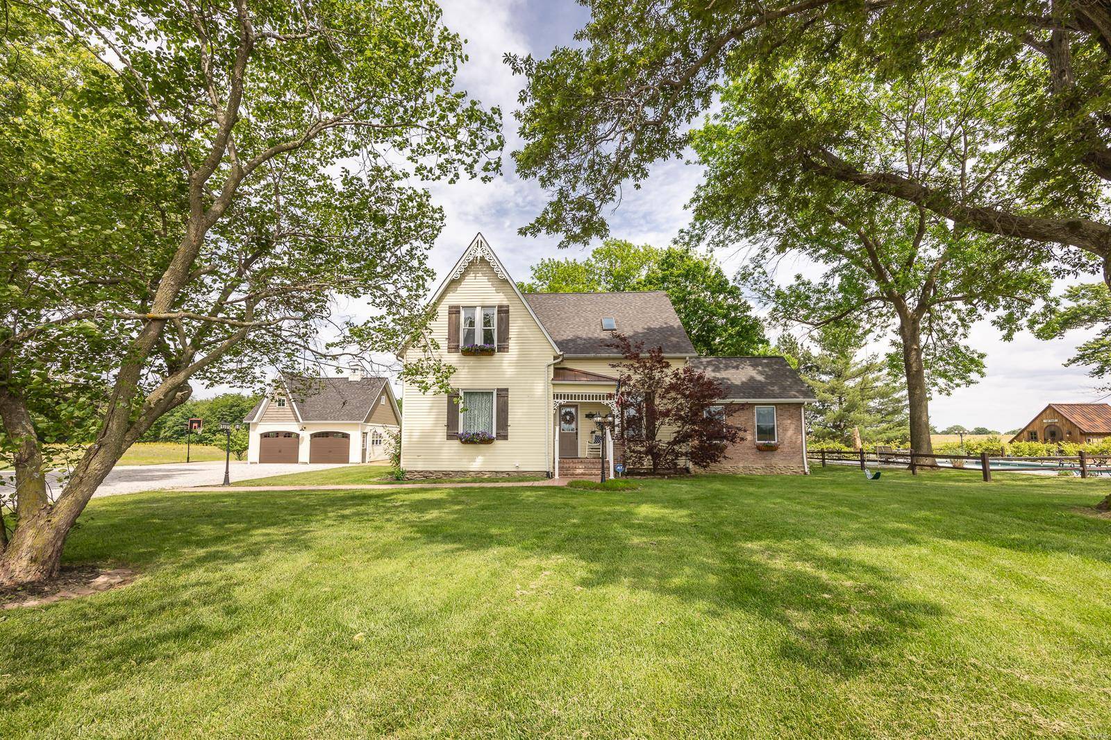 6536 White Oaks Club RD, Freeburg, IL 62243
