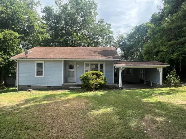 420 E Spring St, Doniphan, MO 63935