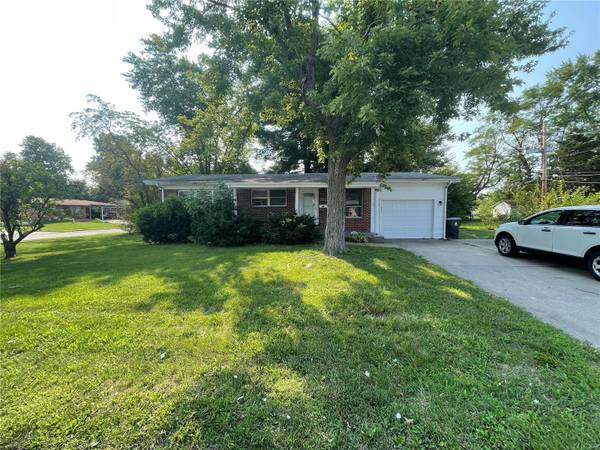 2320 Patterson RD,  Florissant,  MO 63031