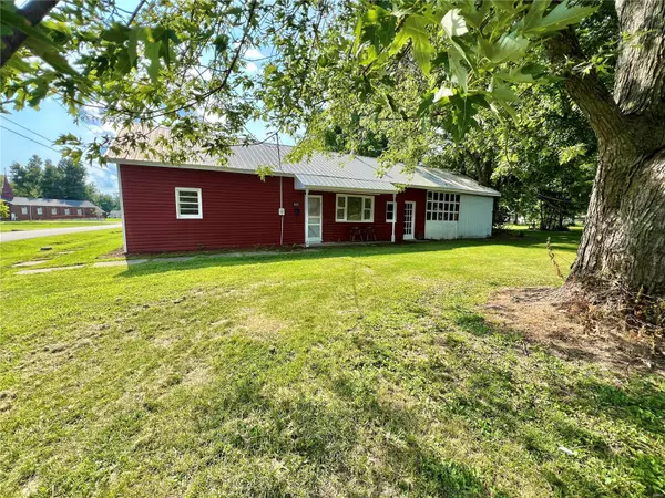 421 West ST,  Wellsville,  MO 63384