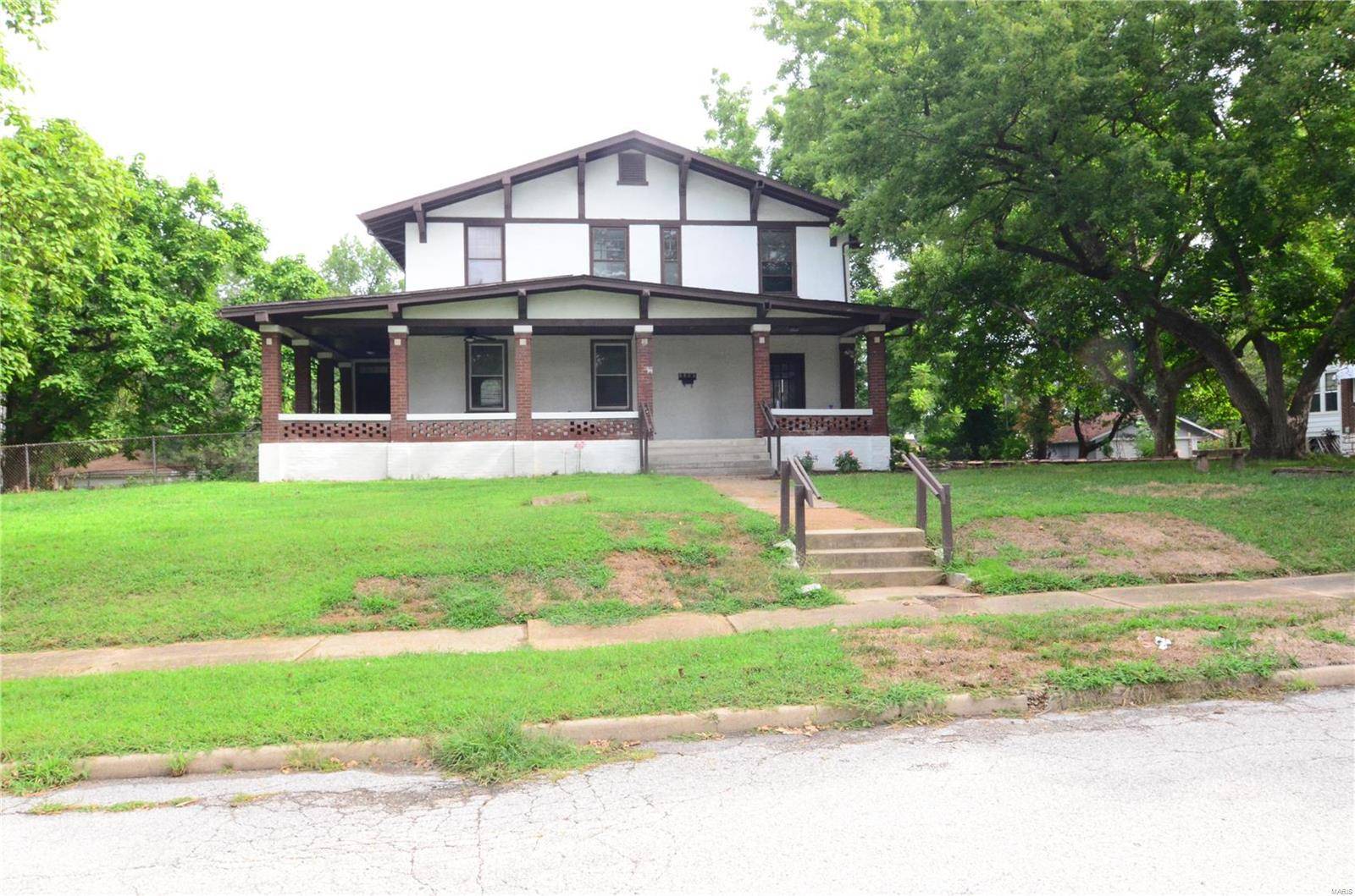 8037 Madison AVE, St Louis, MO 63114