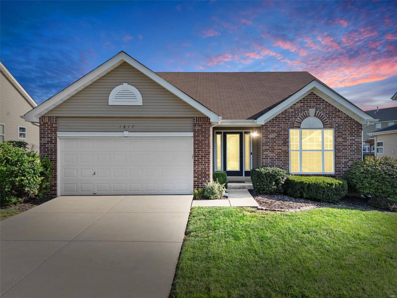 1817 Briarcommon DR, Lake St Louis, MO 63367