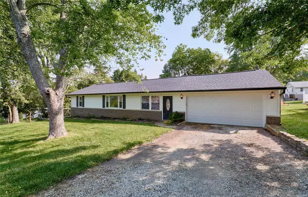 3 Sunset DR, Fenton, MO 63026