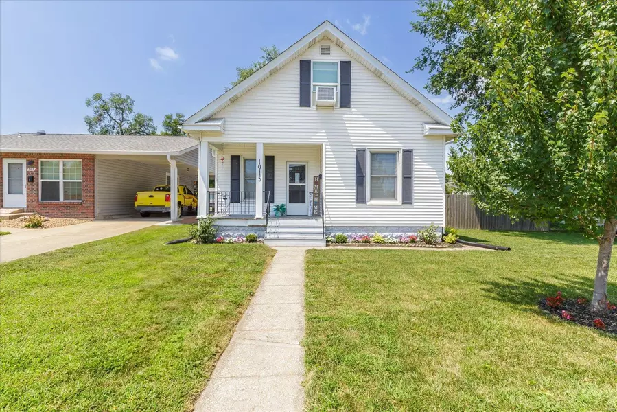 1915 N 4th, St Charles, MO 63301