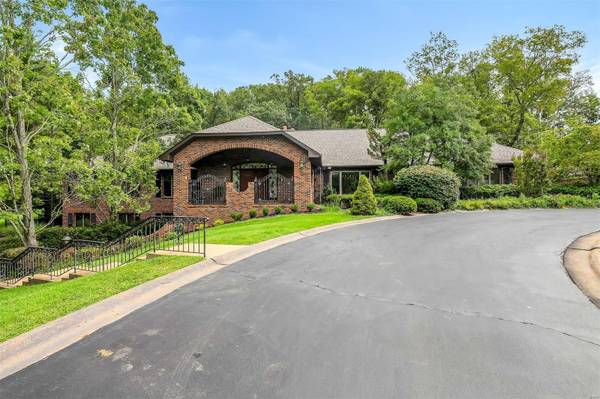 65 Meadowbrook Country Club Estat,  Ballwin,  MO 63011