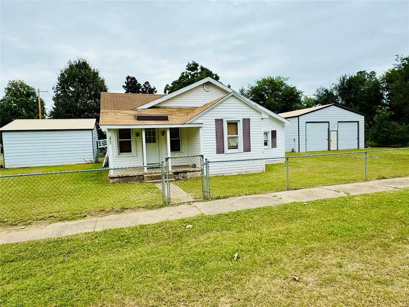 302 N Hickory ST, Bertrand, MO 63823