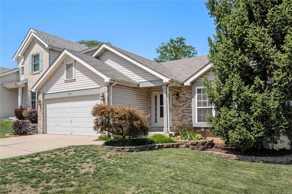 924 Oak Knoll Manor DR,  Marlborough,  MO 63119