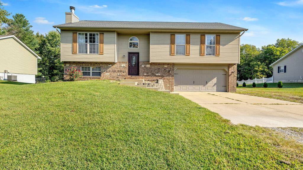 27 Lexington LN, Highland, IL 62249